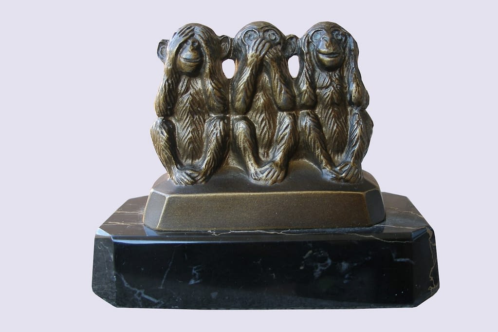 “Tre scimmiette sacre” scultura in bronzo xx secolo Storie di un collezionista “Tre scimmiette sacre” scultura in bronzo xx secolo Storie di un collezionista